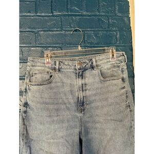 American Eagle Mom Jeans Size 12 Light‎ Wash High Waisted Denim Relaxed Fit